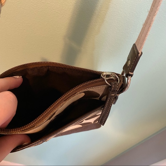 Coach Signature Crossbody Bag - Picture 4 of 7